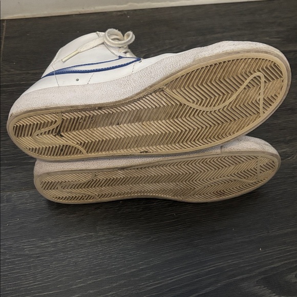 Nike White Sneakers with Blue Details - Picture 2 of 3